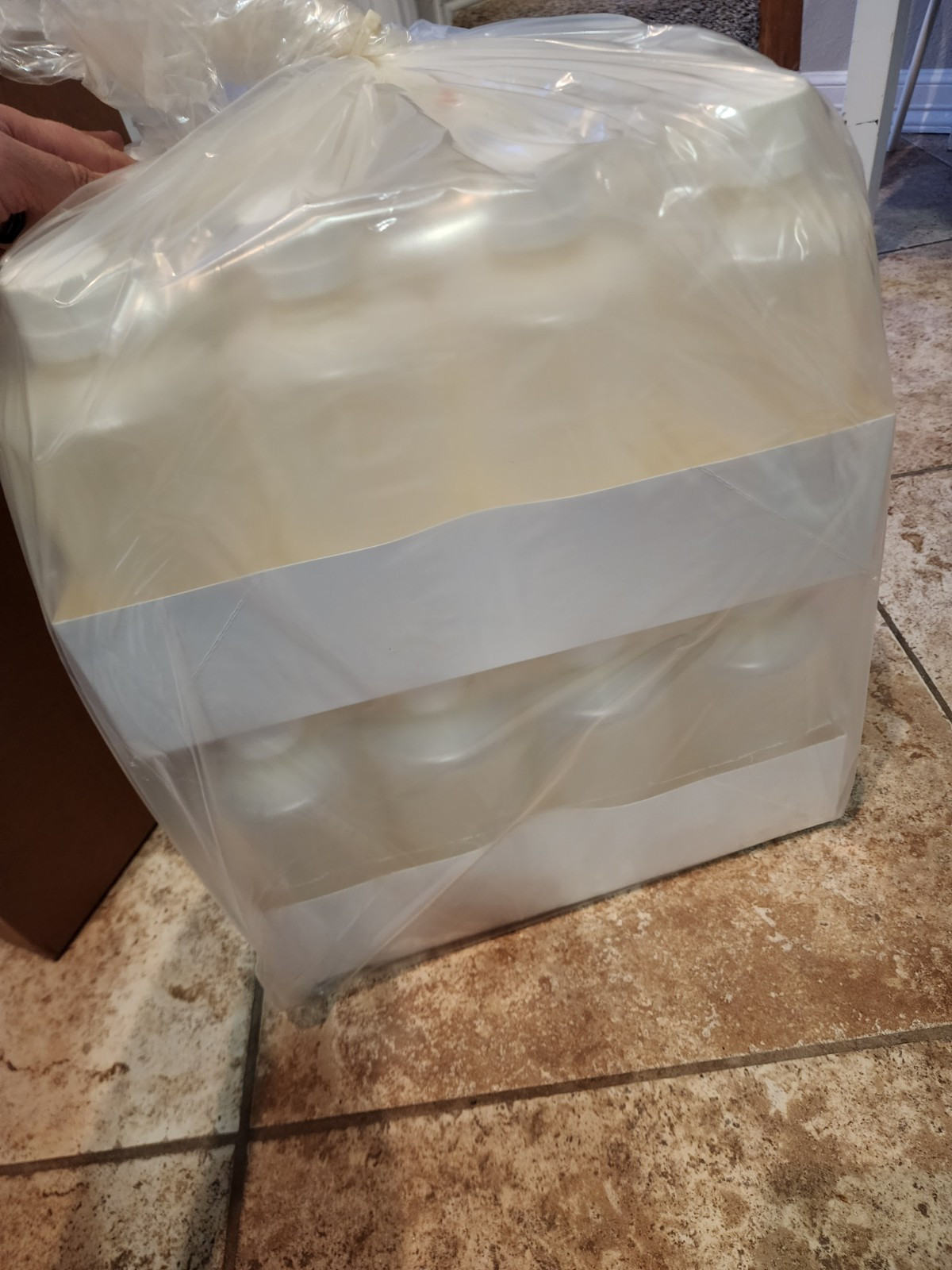 1l HDPE Media Bottle 1000mL 24 pack Sterile W/ Enclosure Narrow Mouth Round