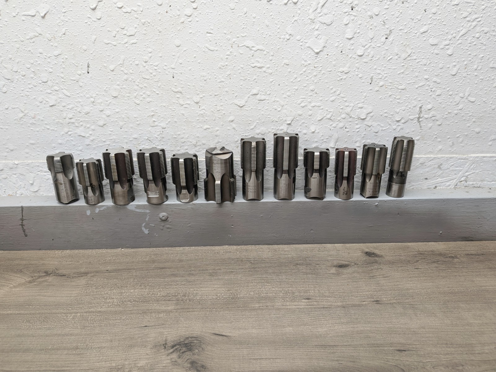 LOT OF USA LRG TAPS, GTD 1-3/8″, GTD 2″ -12, REGAL 1-5/8″, REGAL 1-5/16, 12PC