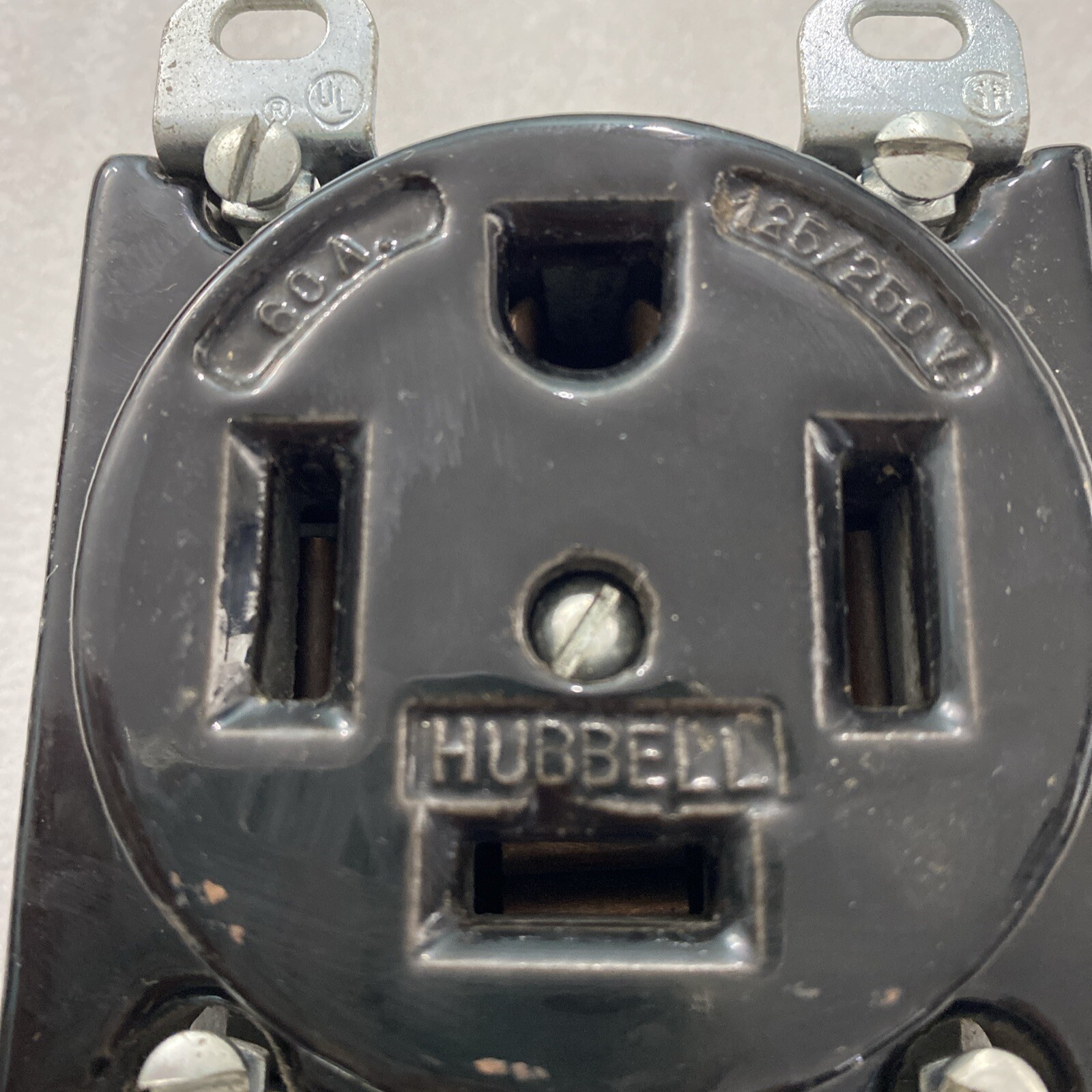 HUBBELL RECEPTACLE 60A 125/250V 3Pole 4 Wire PORCELAIN