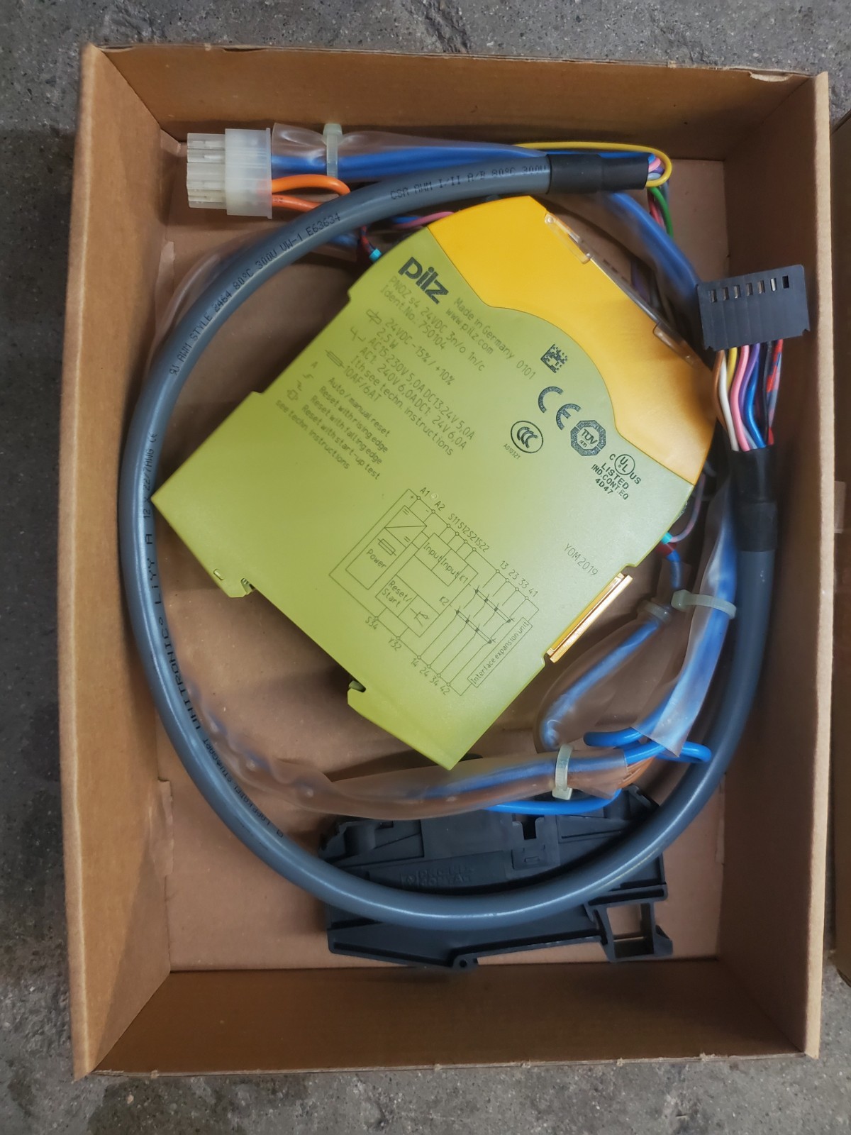 Pilz PNOZ-S4-24VDC-3N/O-1N/C Safety Relay