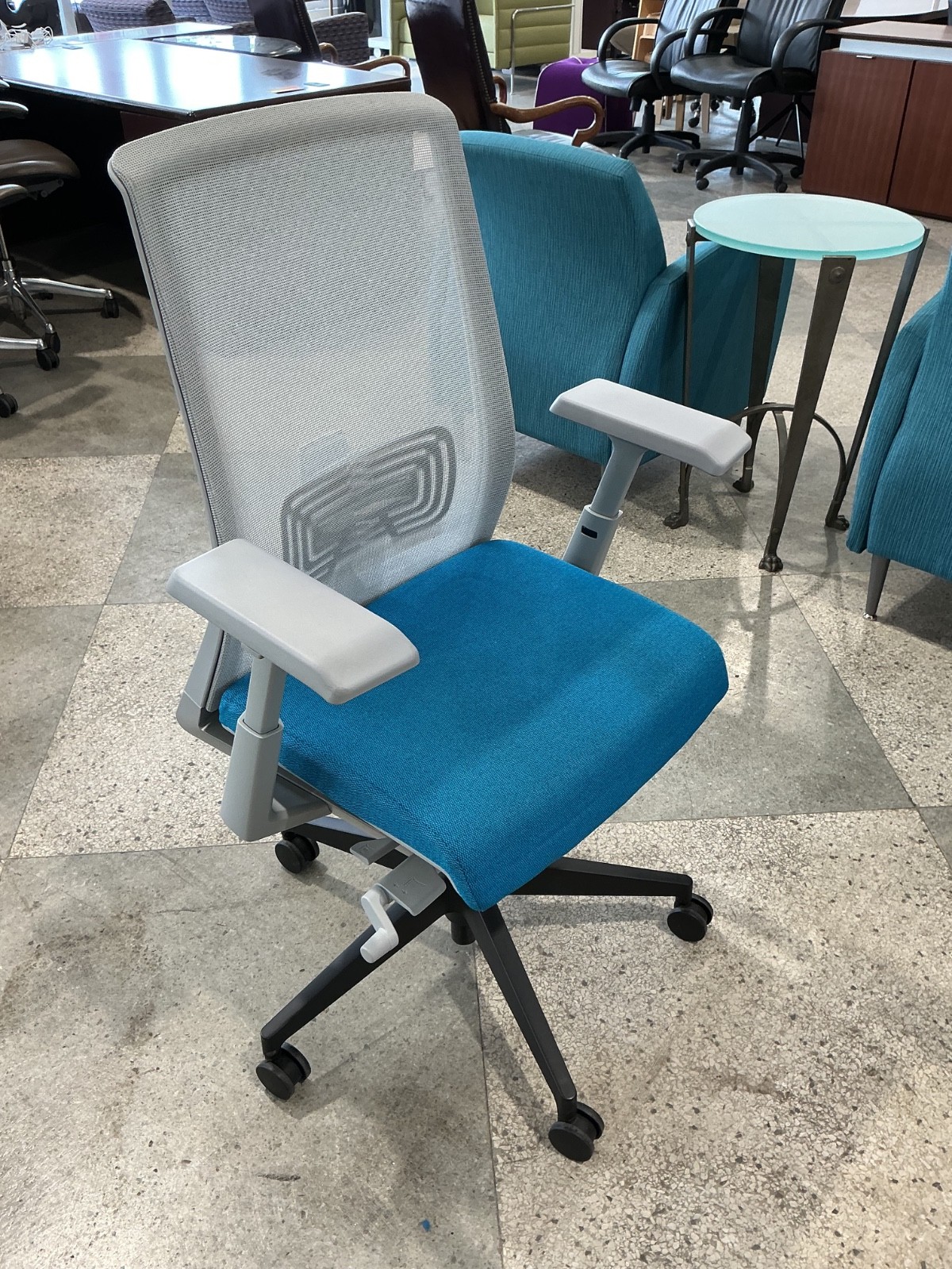 Haworth Very Office Chair w/ Blue Fabric Seat and Gray Mesh/Arms