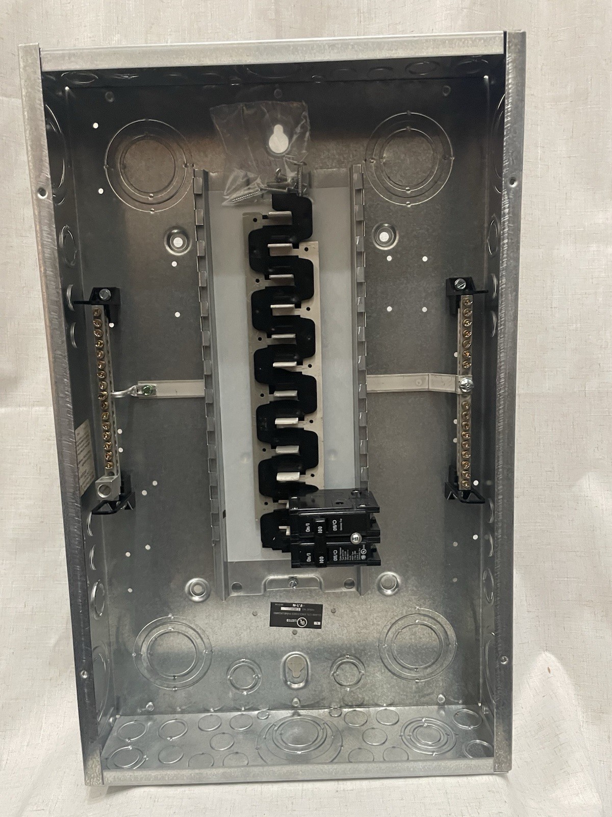 Cutler Hammer TYPE 1 BREAKER ENCLOSURE BR2020B100. NO COVER