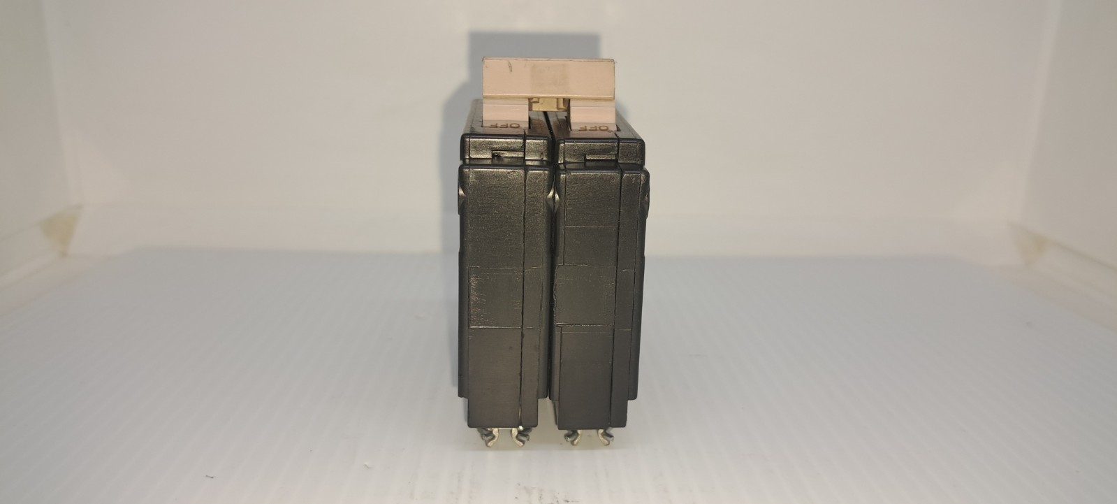 Cutler Hammer EATON CH230 2 Pole 30 Amp 120/240V Circuit Breaker Flaw