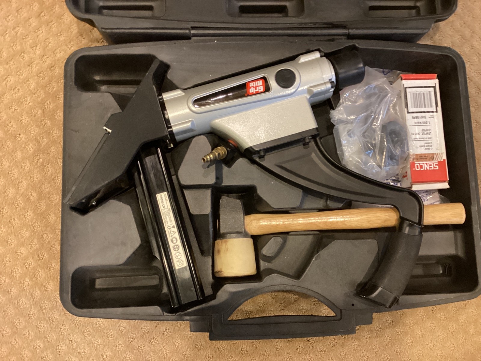 Grip Rite GR200LCN Hardwood Flooring Cleat Nailer ( Lite Useage) & 900 nails