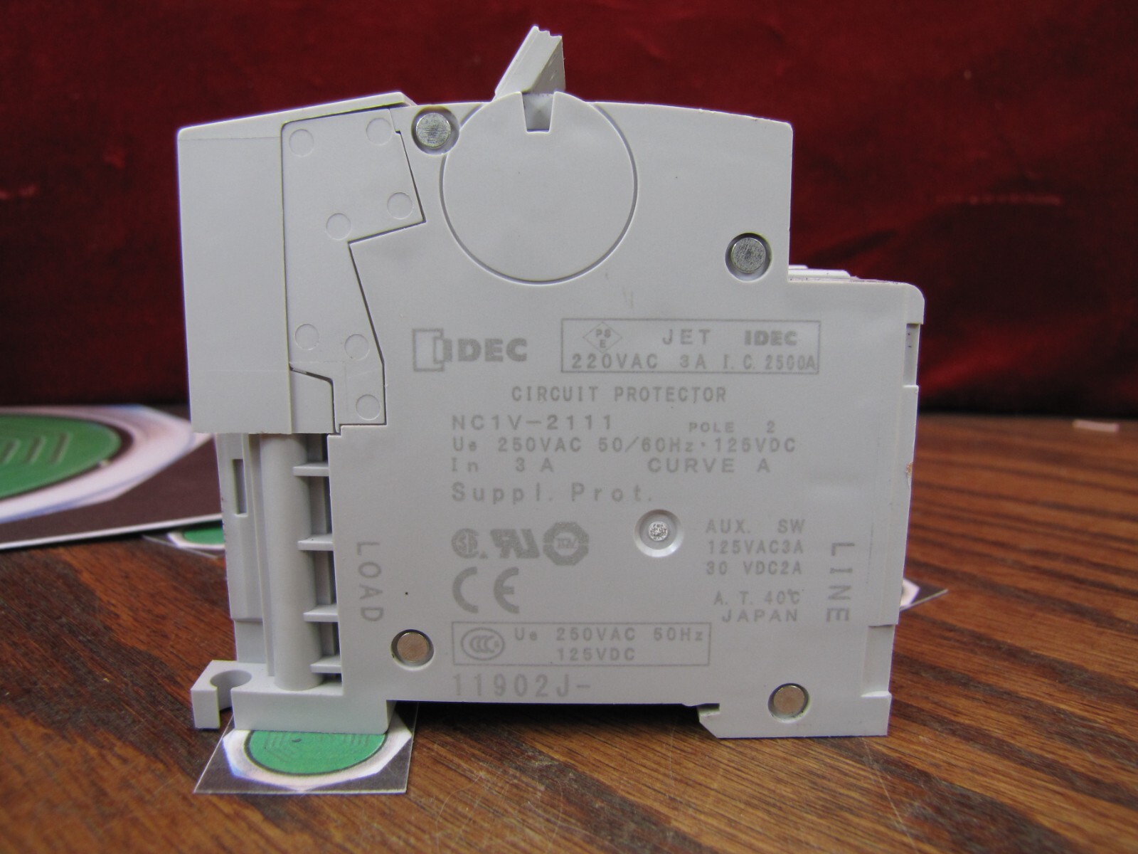 3a Idec Circuit Protector Breaker 2 pole 3 Amp 220vac 125vdc aux AC/DC NC1V-21