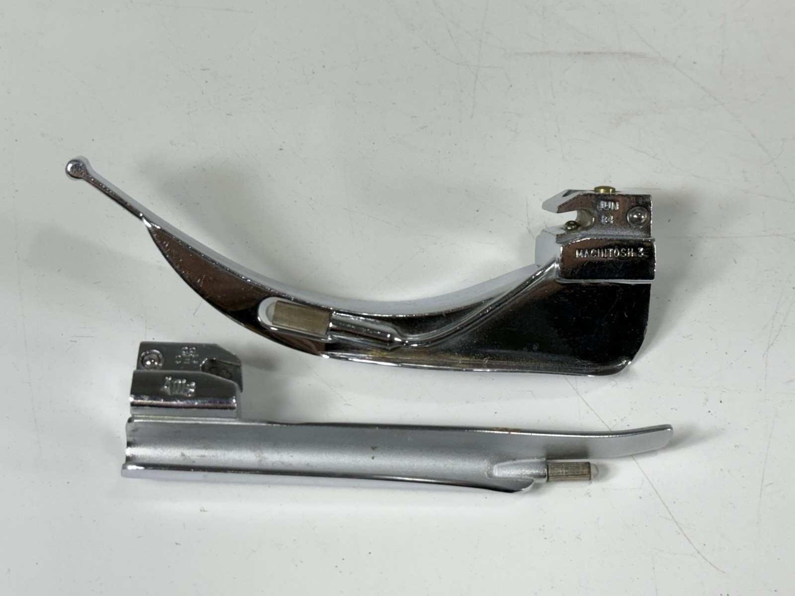 AMS Laryngoscope Set ~ Handle with 2 Blades ( Macintosh 3 & Wis-Hipple )