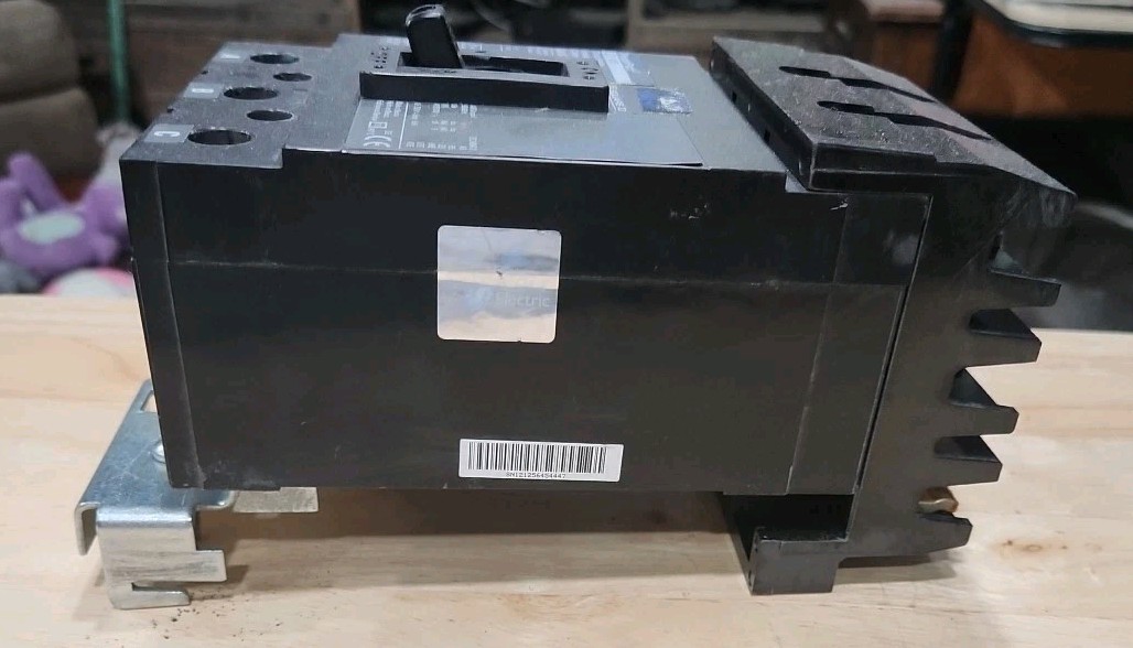 Square D 100 Amp I-Line Circuit Breaker 240 VAC 3 Pole QDA32100