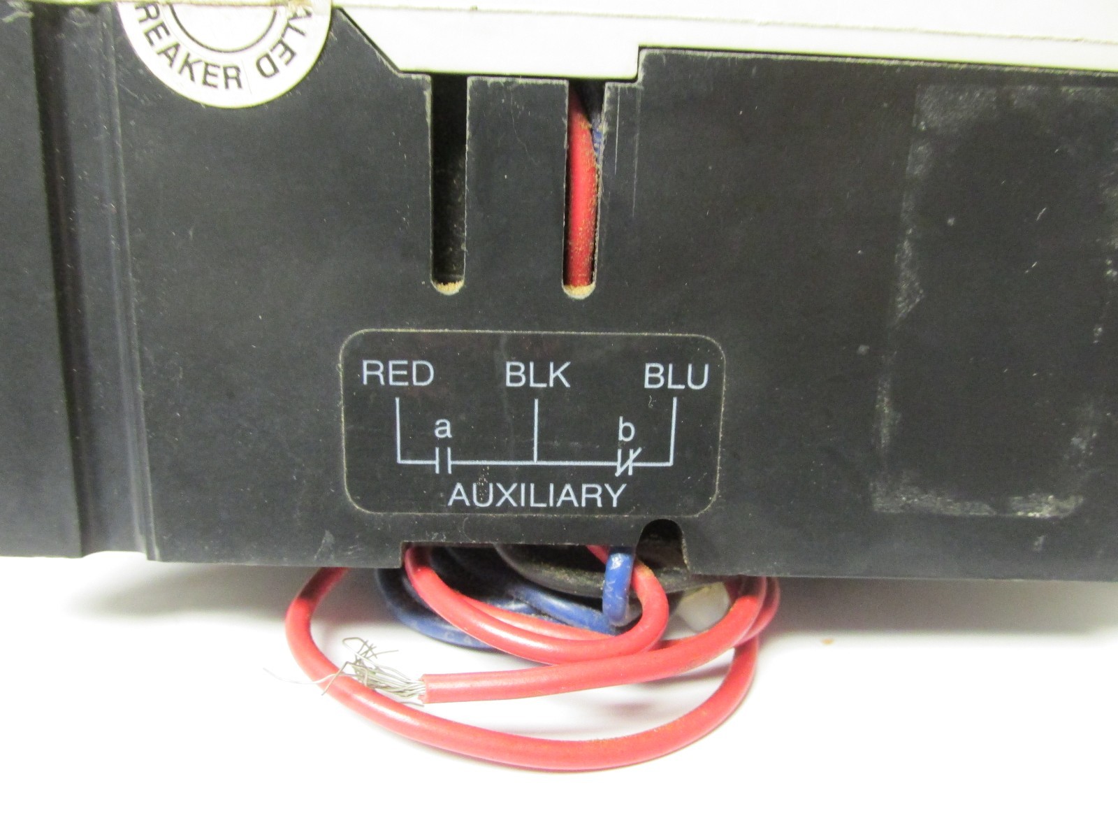 * CUTLER HAMMER 3 POLE 7 AMP HMCP007C0C CIRCUIT BREAKER W/AUX …….. VA-135A