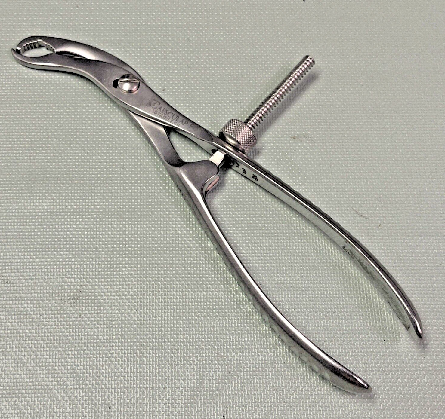 Aesculap FO169R Bone Holding Forceps, 3mm/145mm(5.75″) Adjustable Screw