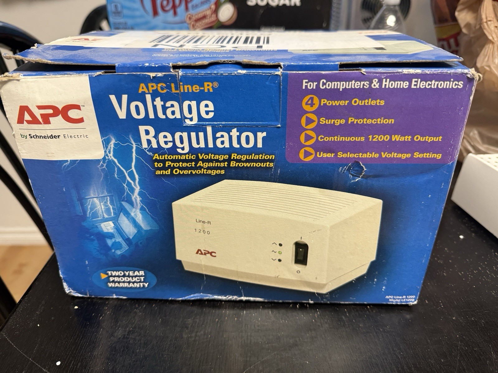 APC Line-R LE1200 1200VA/1200W Voltage Regulator 120V AVR Surge 4 Outlets