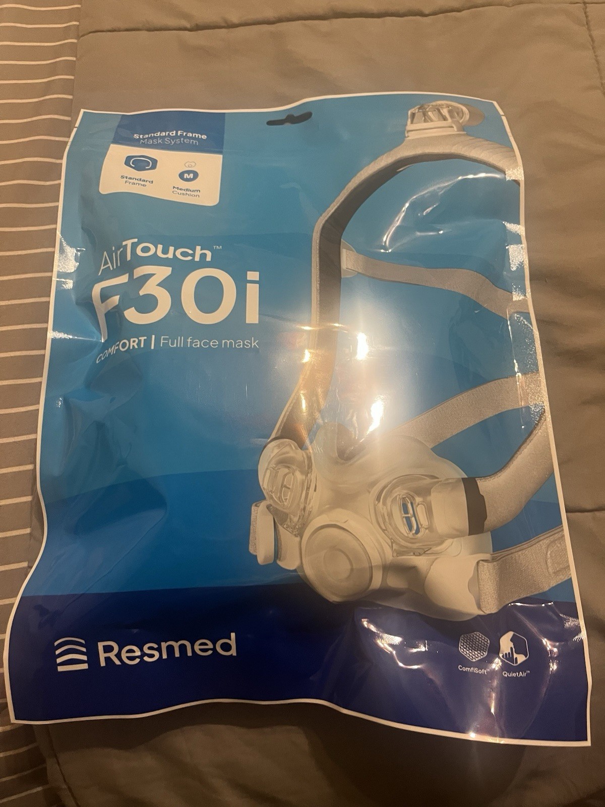 AIRTOUCH F30i COMFORT . STANDARD/MEDIUM AND HEADGEAR. NEW FACTORY SEALED BAG