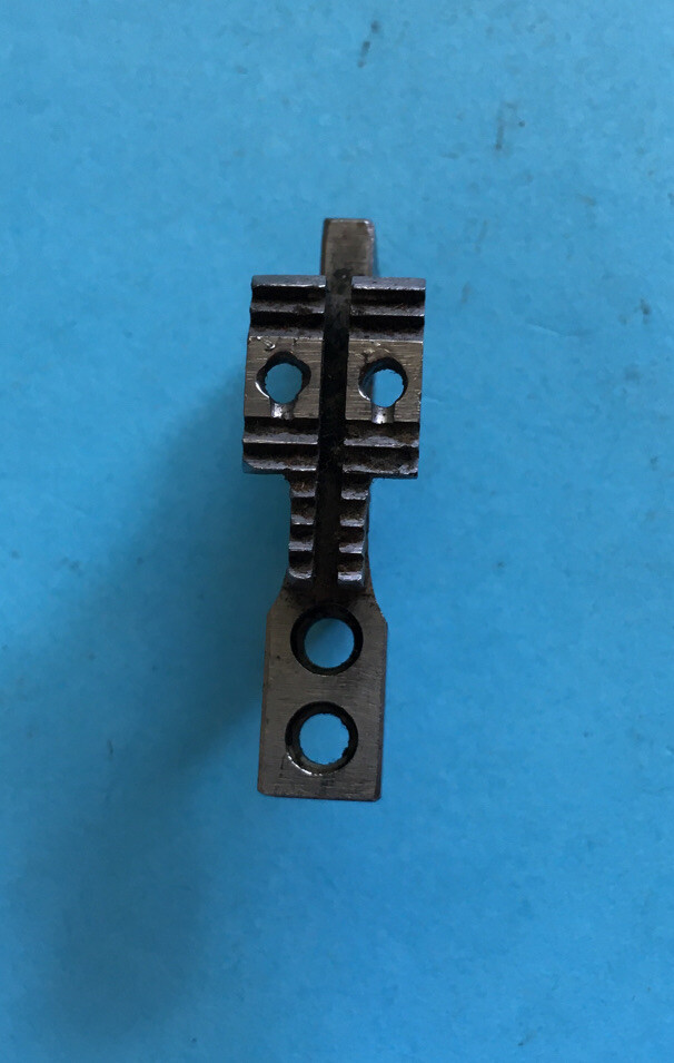 *USED* 223631-1/4-SINGER FEED DOG-FOR SEWING MACHINE-FREE SHIPPING*