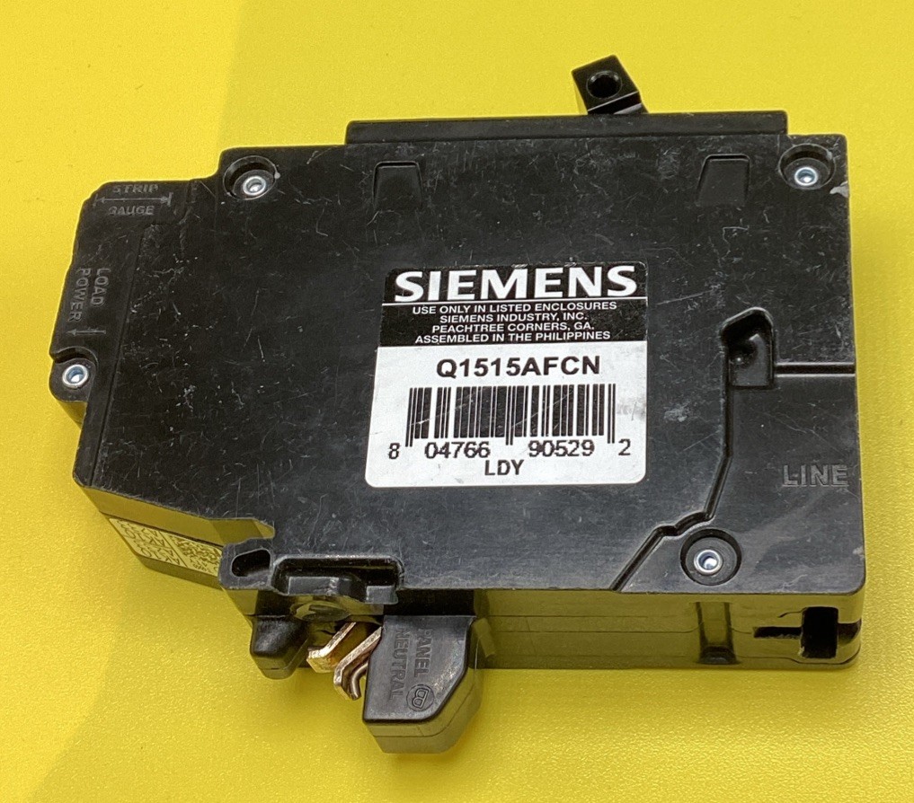 New Circuit Breaker Siemens Q1515AFCN 15 Amp Two 1 Pole AFCI Plug On Neutral @@