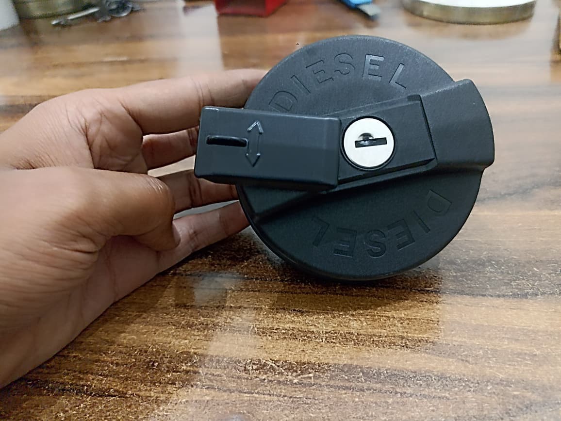 Genuine JCB Diesel Filler Cap with 2 Keys | Part No. 332/F4780 331/11403