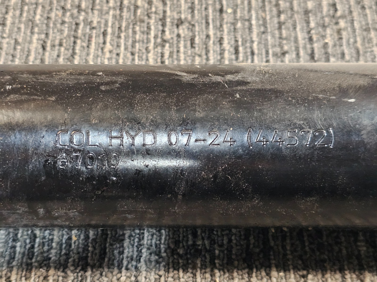 Col Hyd Hydraulic Welded Cylinder 2.89″ OD x 26″ Retracted x 1.76″ Rod