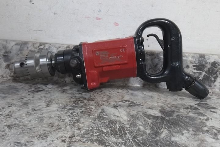 Chicago Pneumatic CP1816 5/8 In Chuck 3/8 In NPT Air Inlet Air-Powered Drill
