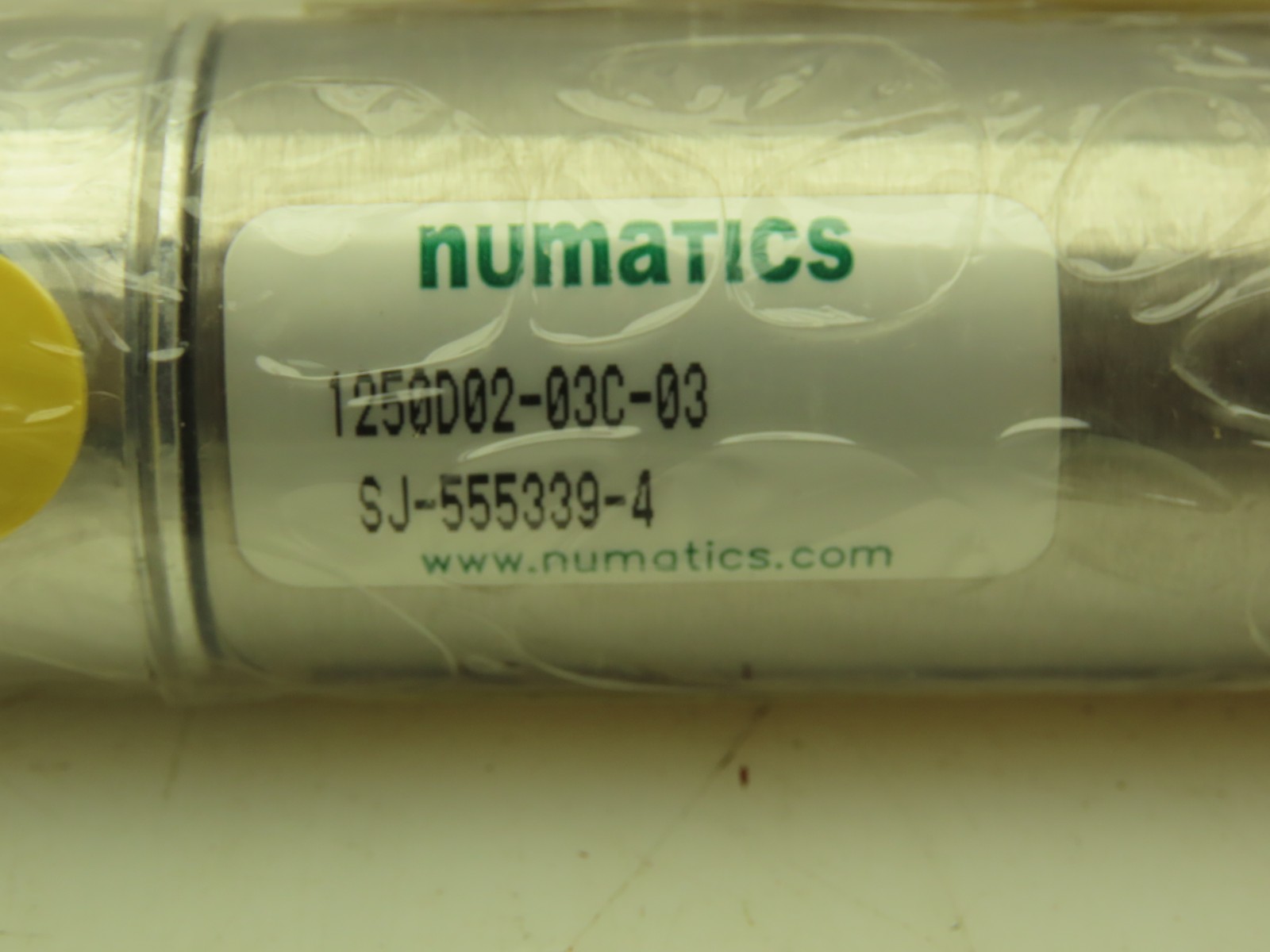Numatics 1250D02-03C-03 Pneumatic Air Cylinder 2 1/8″ Stroke Magnetic