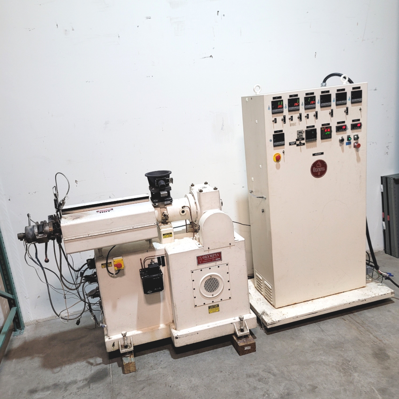Olympia Tool & Machine Co. Plastic Extrusion Machine, 240VAC 3-Ph, 1.25″ Screw