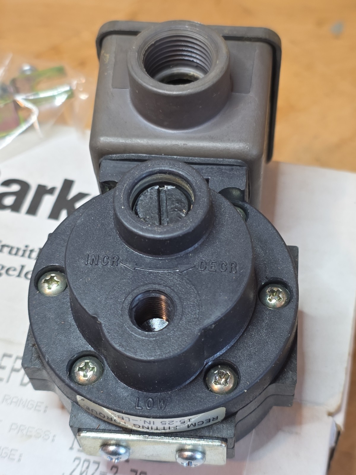 NEW BARKSDALE EPD1H-AA40-Q4 DIFFERENTIAL PRESSURE SWITCH 3-150 PSI 250VAC 28VDC