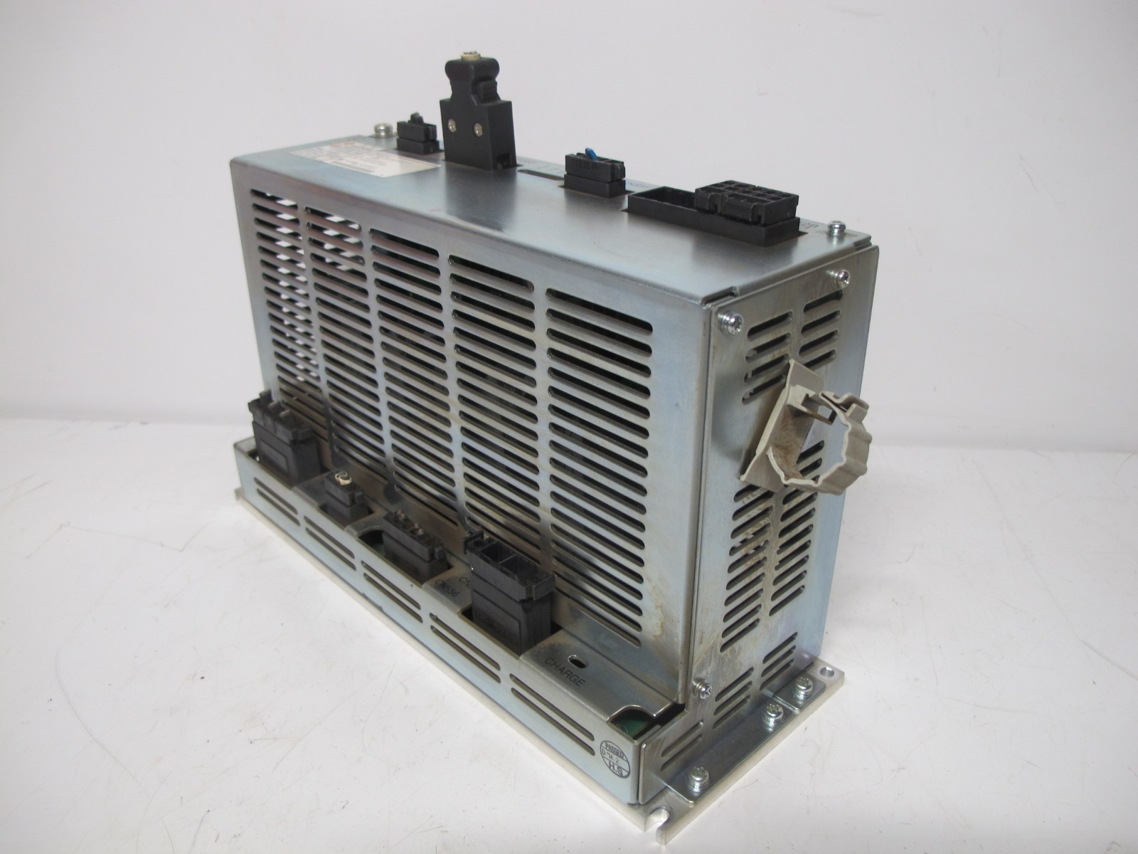 Yaskawa SRDA-C0A12A01A-E Converter SRDAC0A12A01A-E Servopack Servo