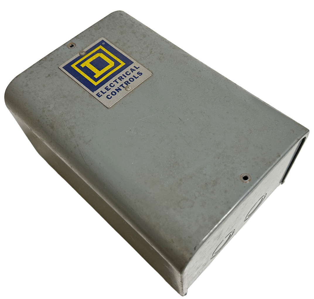 Square D 8501 BHO-40 Machine Tool Relay 600V Max 15A w/ Enclosure Box