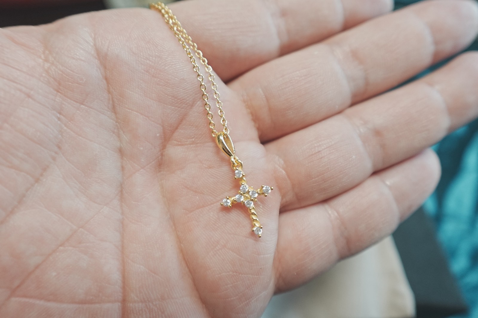 Gift Gold Dav1dYurmanDiamond Small Modern Cross Pendant Necklace with Pouch