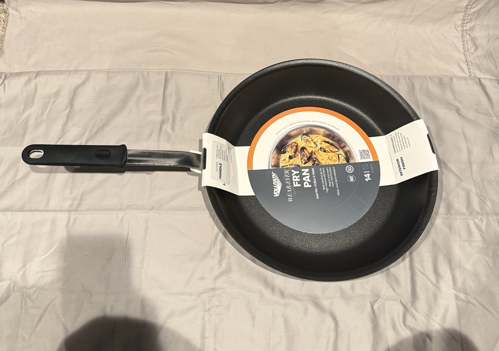 Vollrath Wear Ever 14″ Aluminum Fry Pan w/ Interior Finish & Plastic Handle