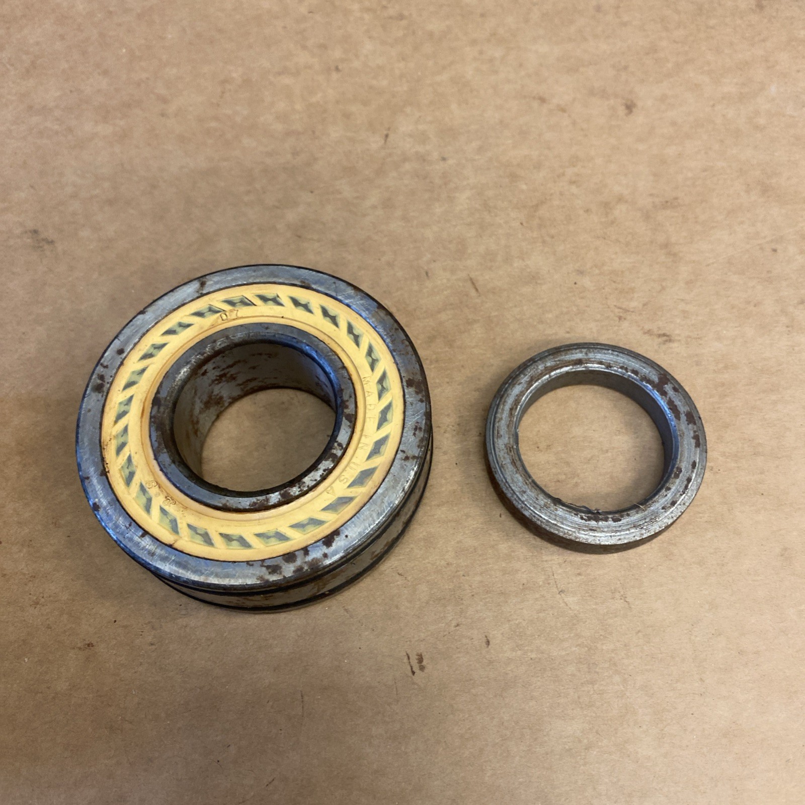 NOS Bower/BCA RW-607-NR Rear Wheel Driver Side Bearing 58-64 Cars Tap Desc
