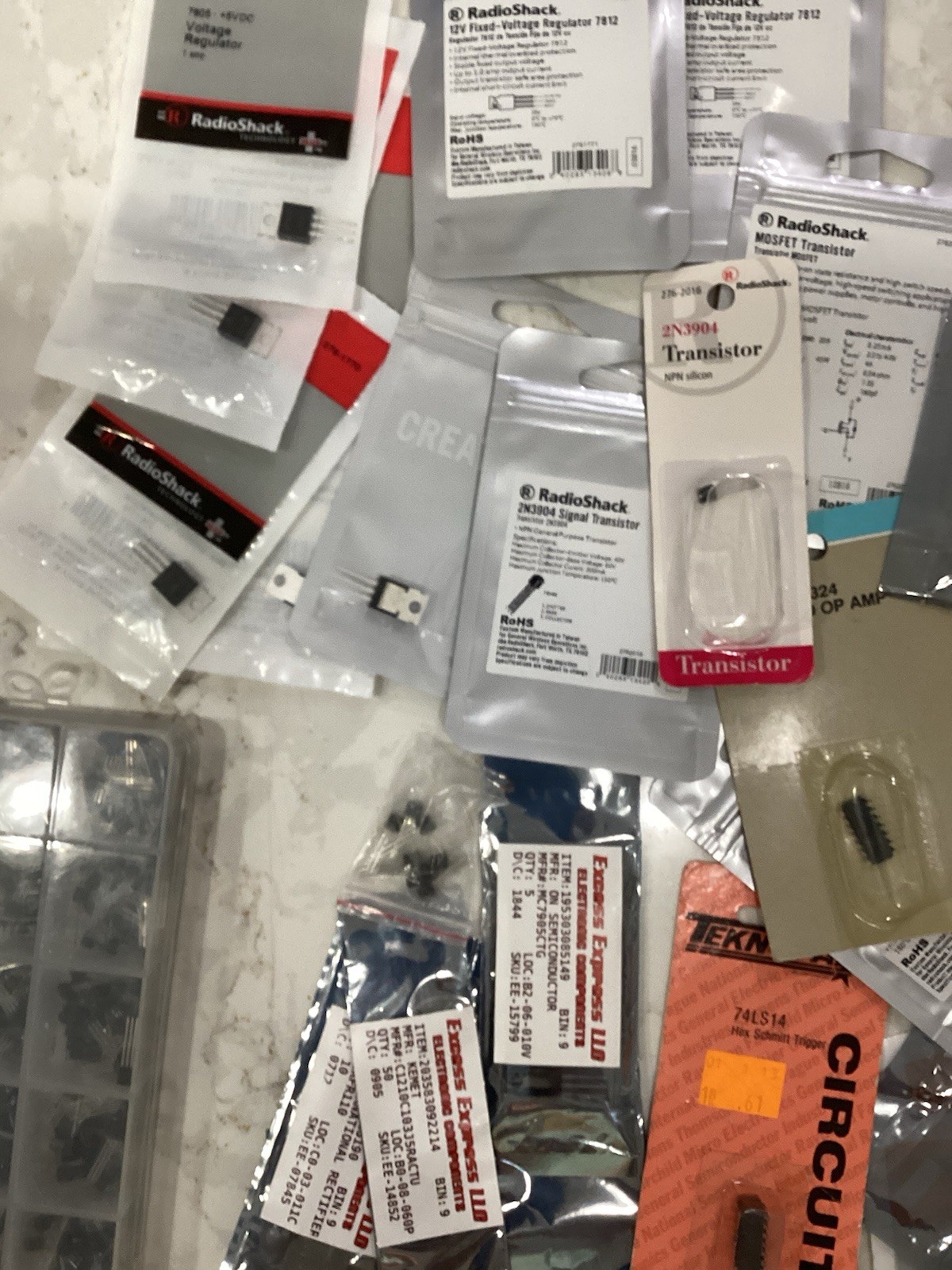 IC And Transistors IC Sockets Voltage Regulators Lot Radio Shack NOS