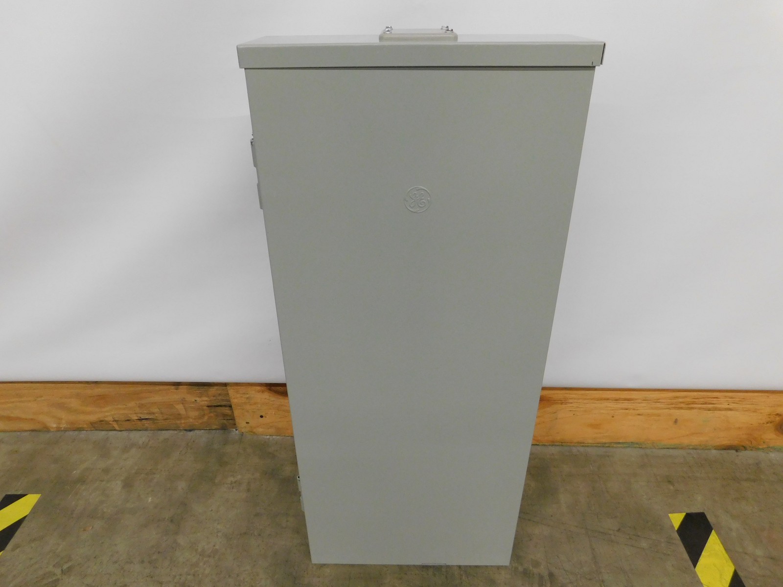 GE TM3220R64K Loadcenters and Panelboards