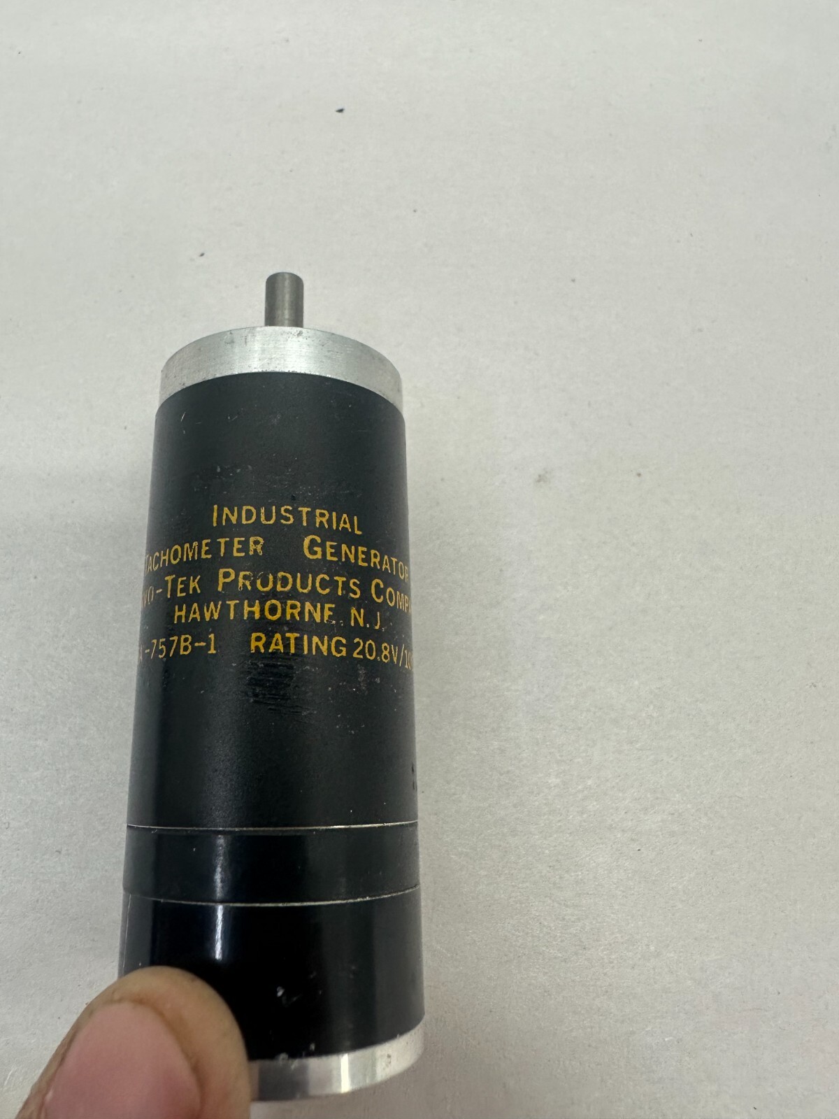 Servo-Tek SA-757B-1 Industrial Tachometer Generator, 1000RPM, 20.8V