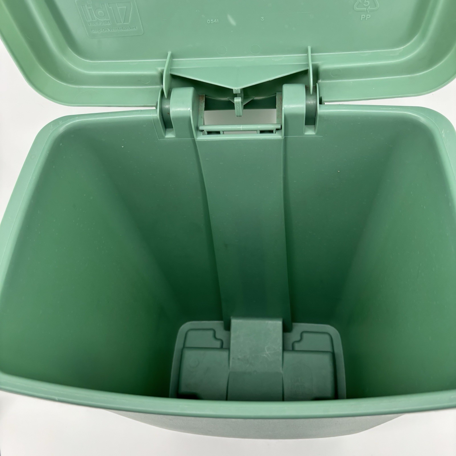 Vintage Rubbermaid Front Step-On Rectangle Trash Can Green With Lid