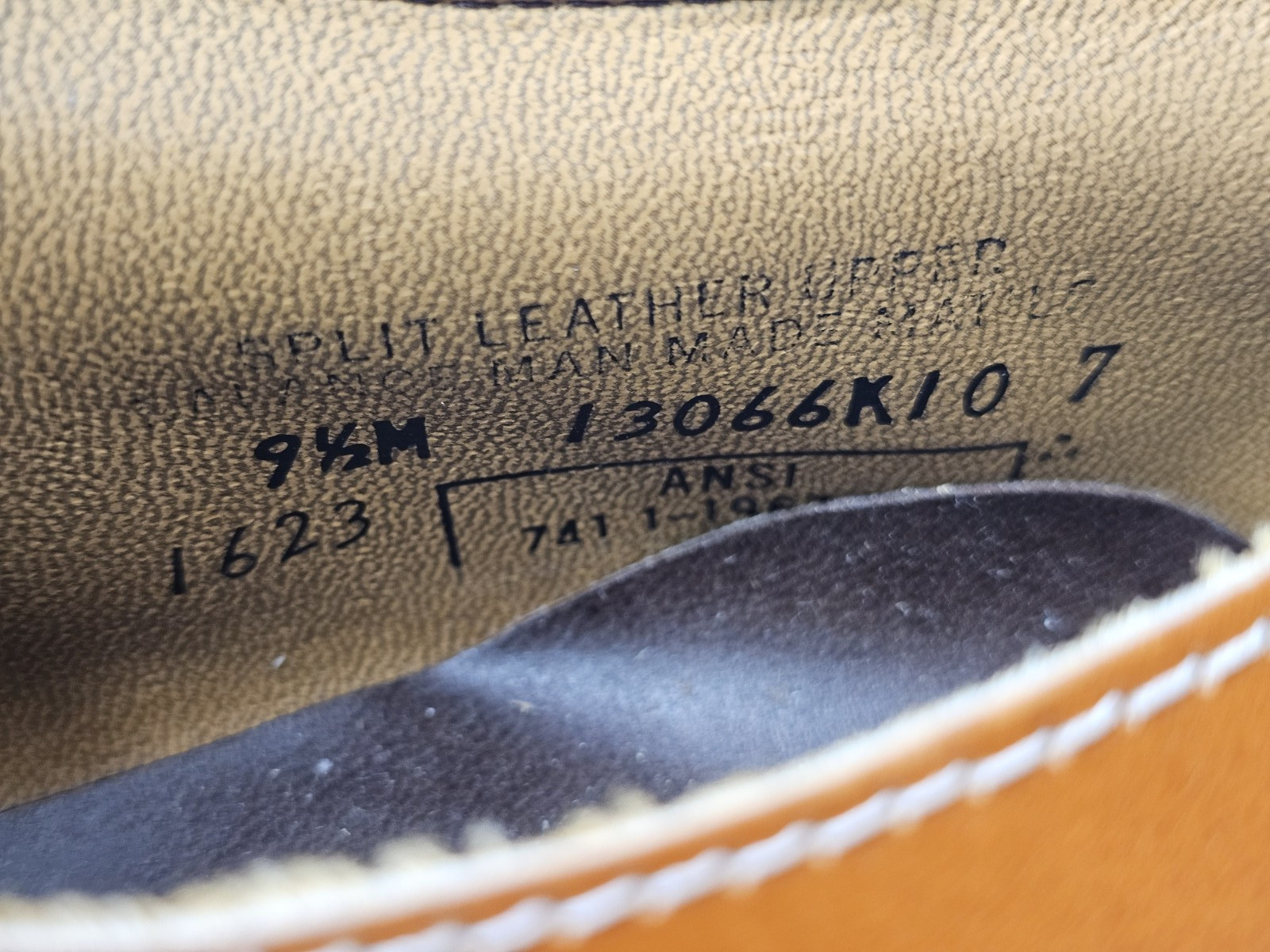 Lehigh Safety Shoe w Lockrim Steel Toe Box Men 9.5M, 2-Tone Tan Suede Leather