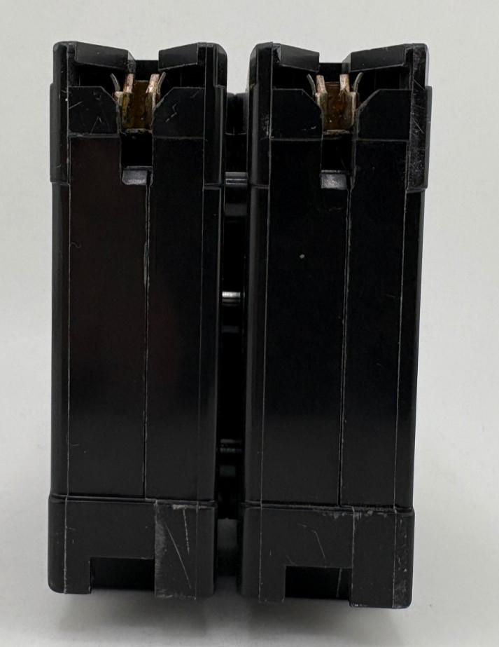 New HOM225 Square D 2-Pole 25 Amp Circuit Breaker Type HOM 120/240V DP-4075