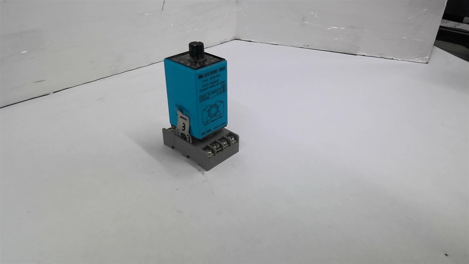 IDEC RTE-P11 Electronic Timer 120 Vac 10 Amp