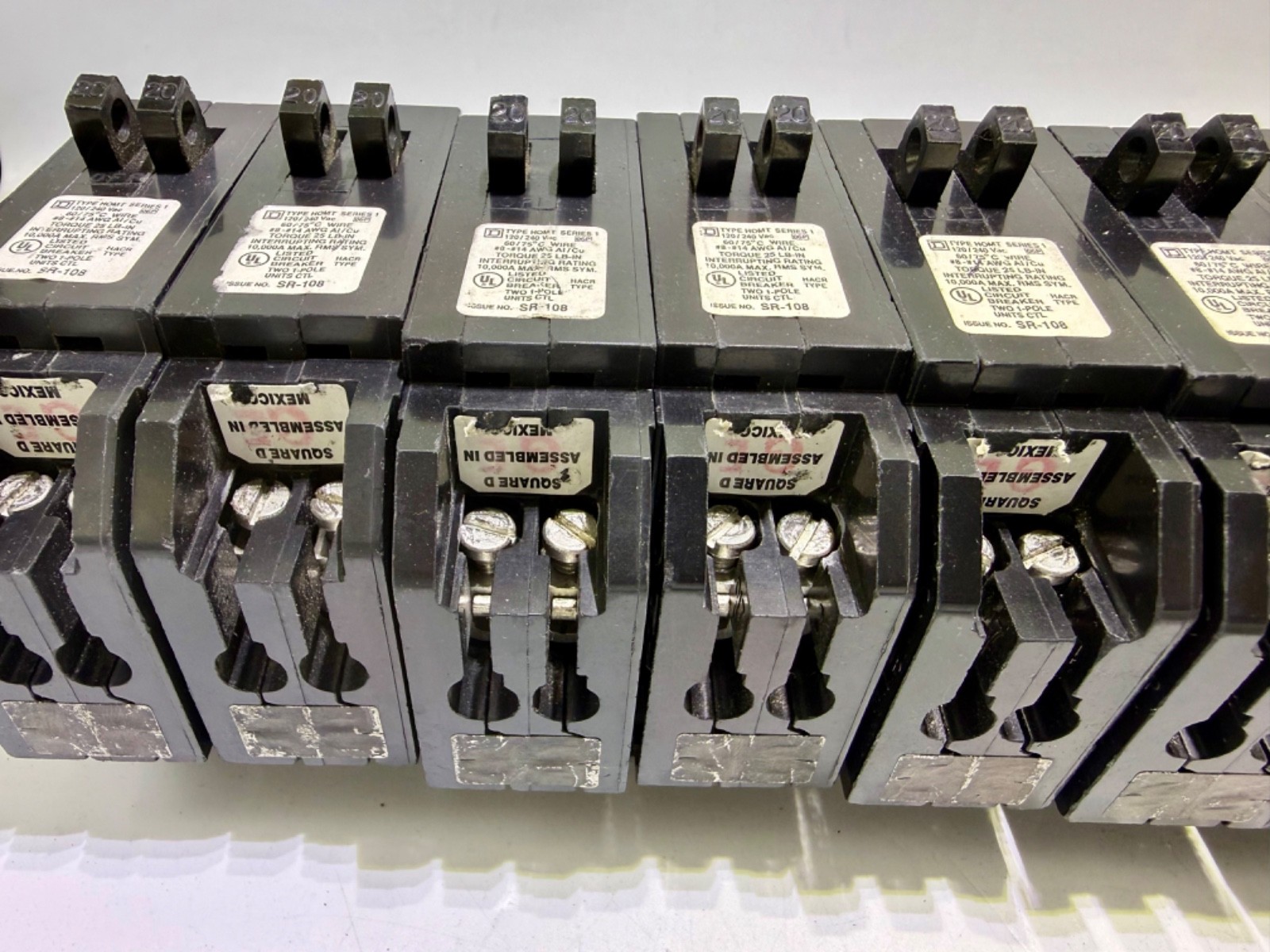 Square D HOMT2020 20 amp Twin 1 Pole Circuit Breaker NEW!! (LOT OF 10)