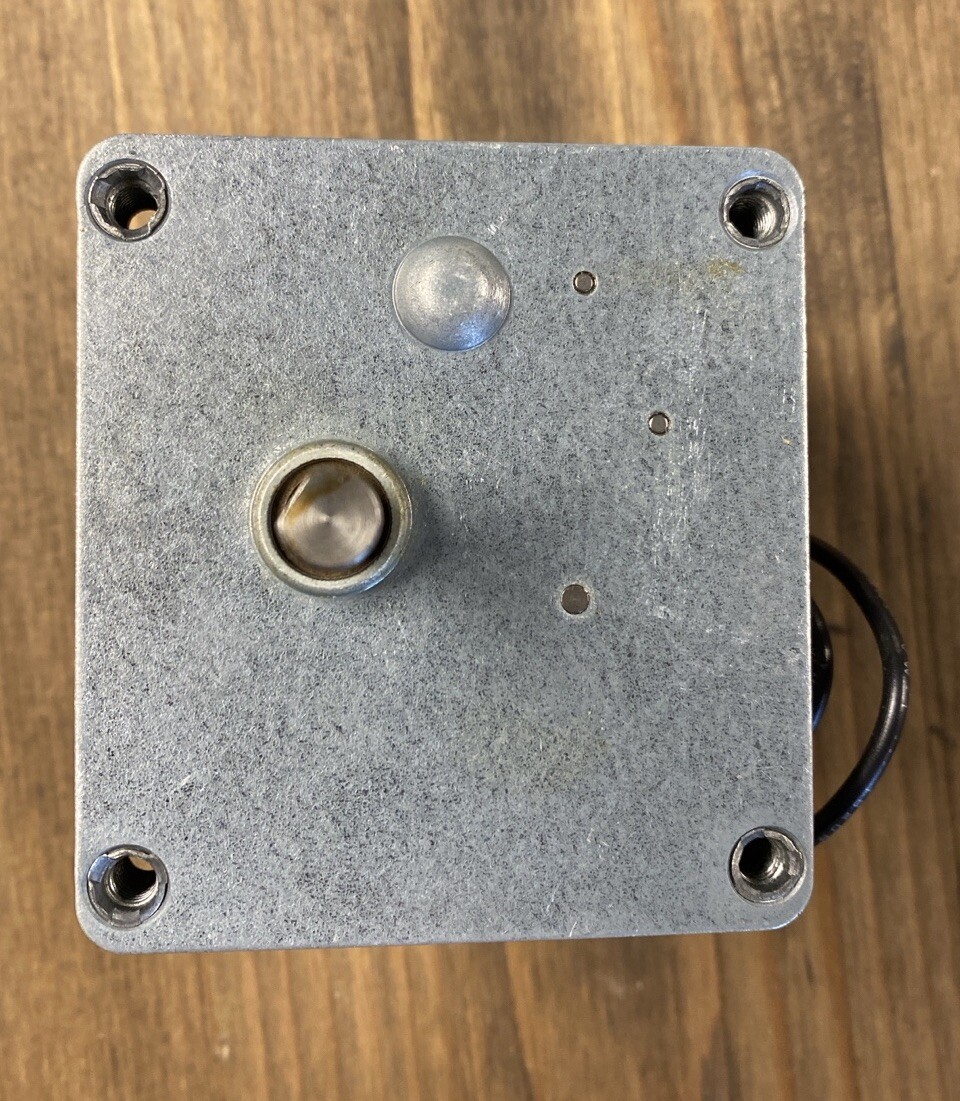 Von Weise Model 32/10 AC Gearmotor, 35 In-Lb Max. Torque, 7.0 RPM “NOS”