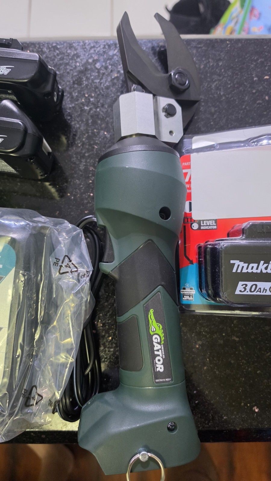 Greenlee Gator Cable Cutt. (ES20T/X shown) Tool W/ 3 Batteries And Charger