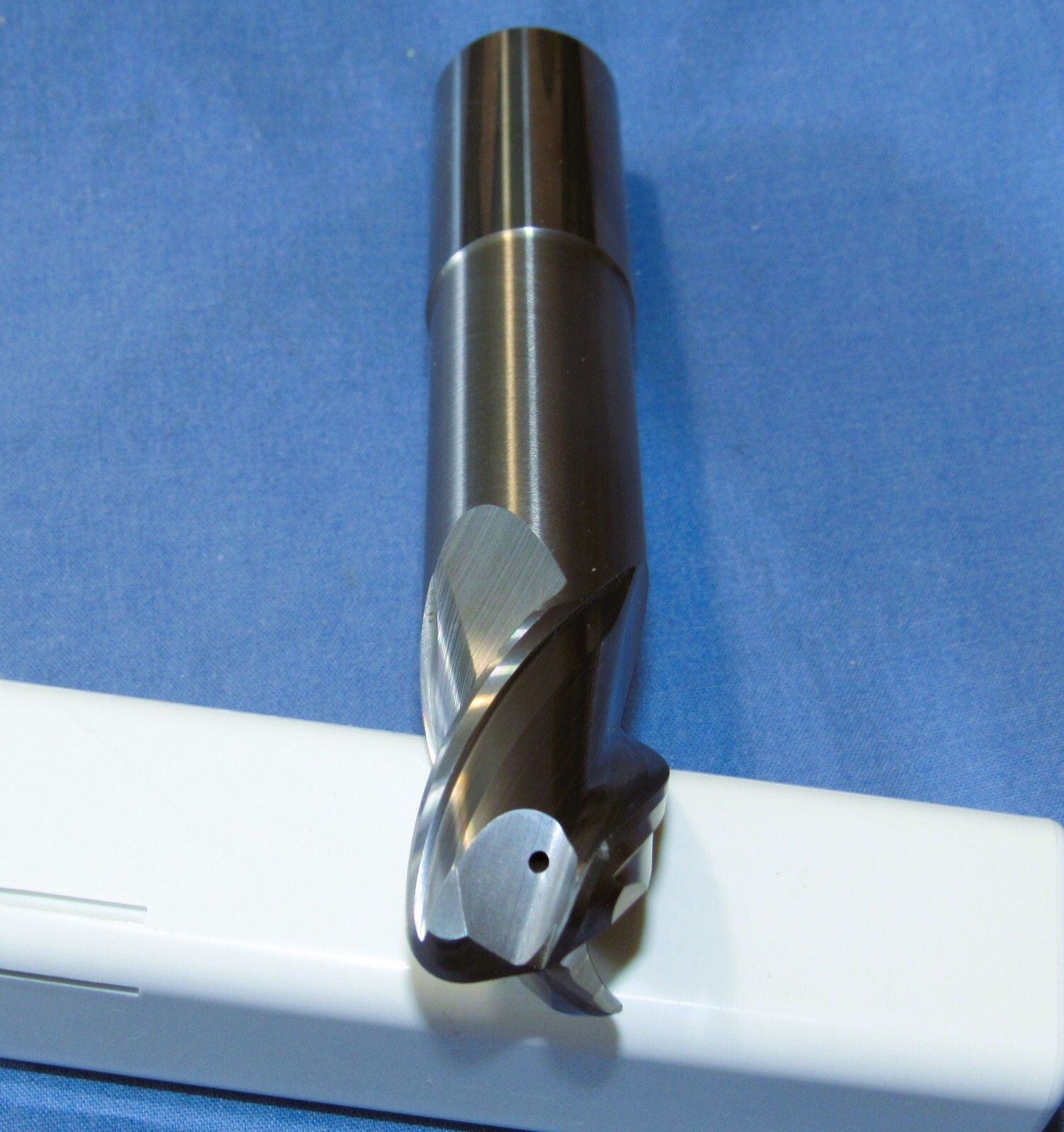HELICAL Carbide End Mill 3/4 dia. 3 flute 1″ LOC 0.190″cr 3″ Reach 4-1/2 OAL