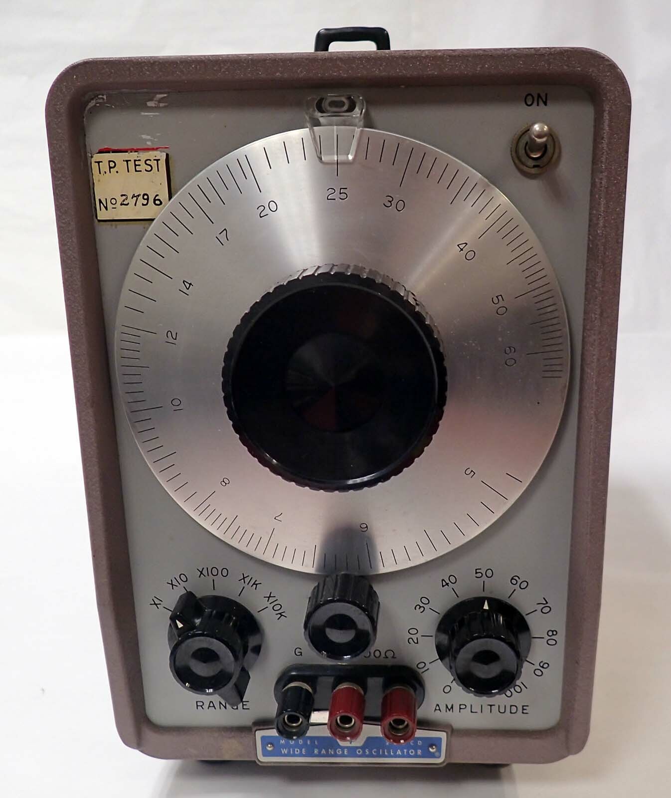 HP 200CD/ AGILENT 200CD WIDE RANGE TUBE OSCILLATOR OUTPUT 600 OHMS LOAD 10V RMS