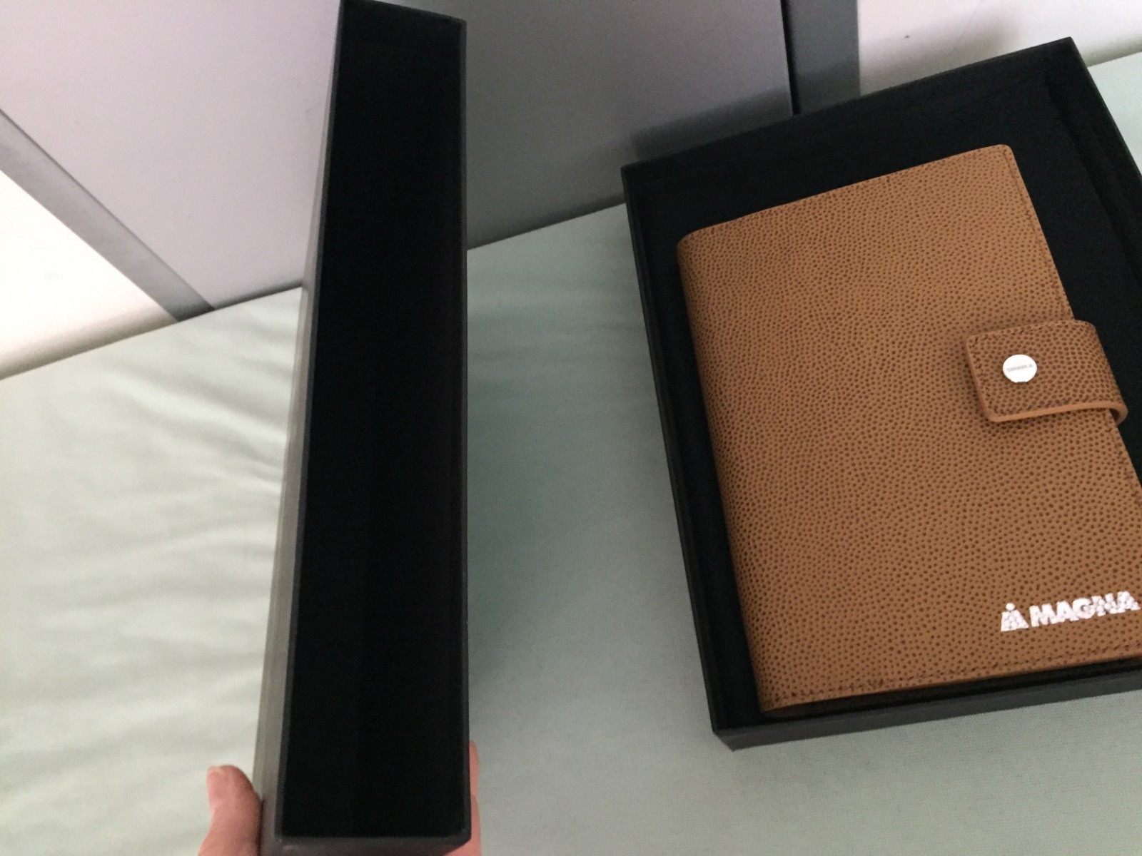Magna Shinola Detroit Lined Blank Pages Leather Journal Portofilio + Gift Box