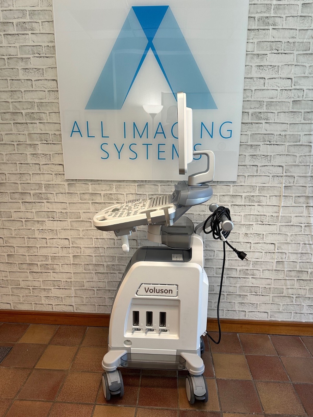GE Voluson P8 BT18 4D Ultrasound Machine