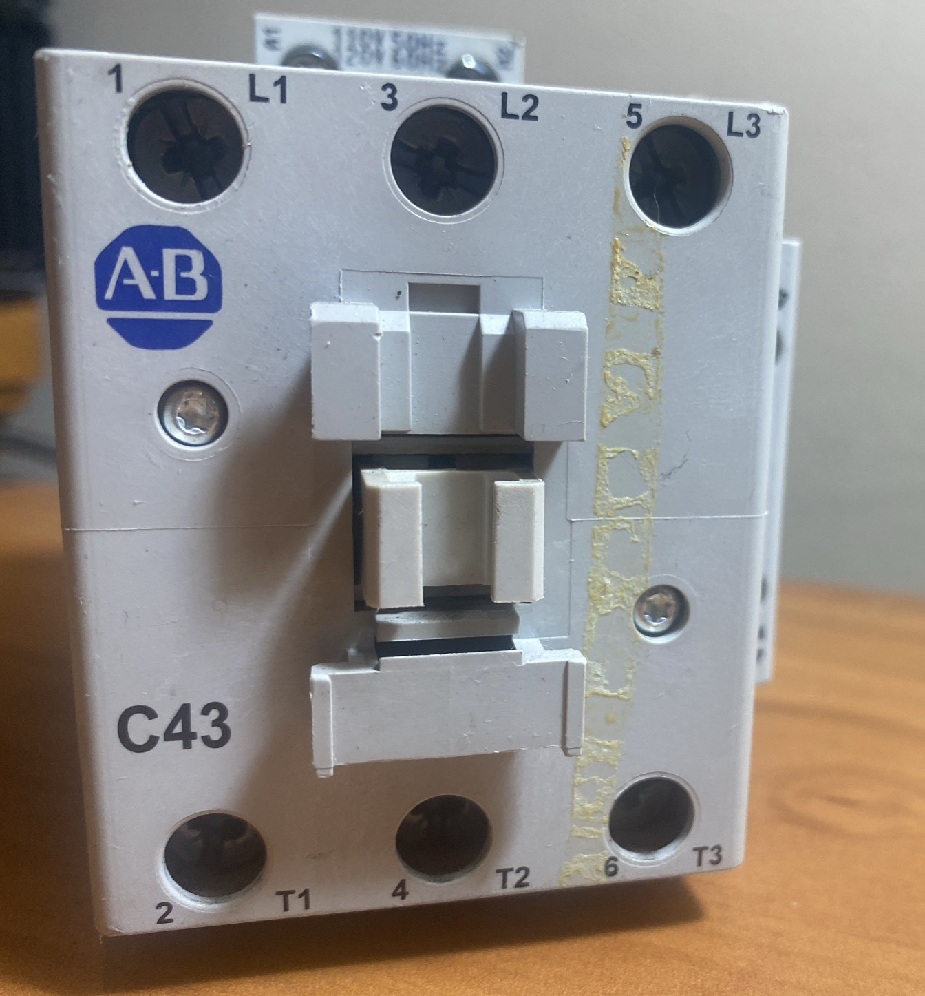 ALLEN BRADLEY 100-C43*00 /A CONTACTOR 600VAC W/ 100-S /B CONTACT BLOCK