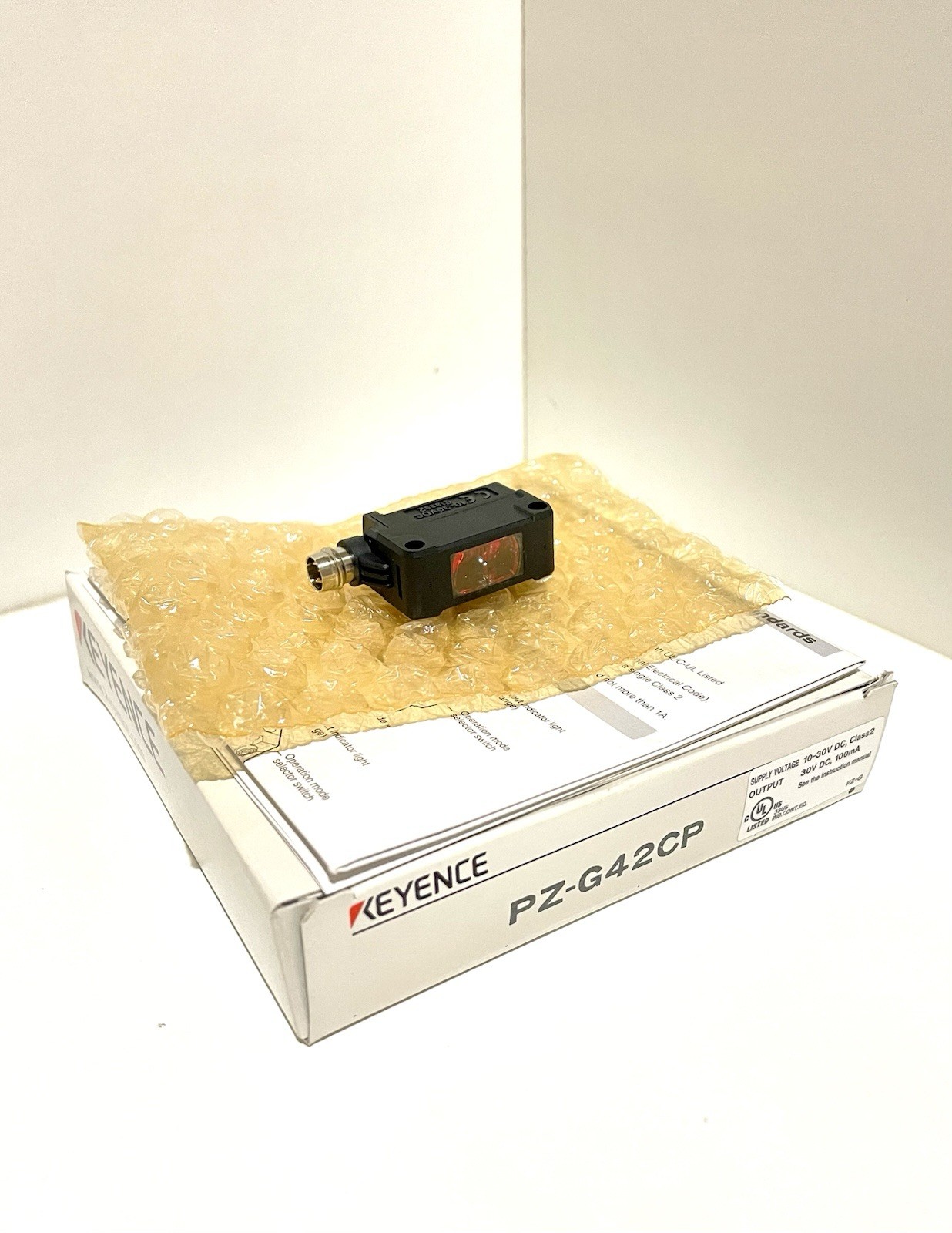 Keyence PZ-G42CP Square Reflective Photoelectric Sensor M8 Connector Type