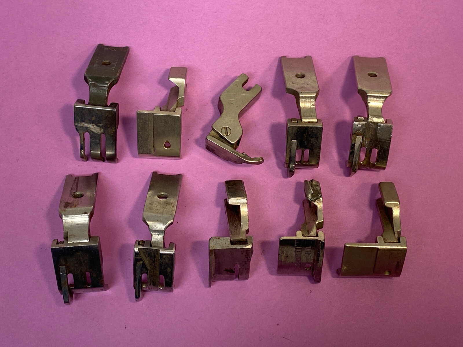 *USED* SINGER-PRESSER FEET (LOT OF 10) FOR SEWING MACHINE *FREE SHIPPING*