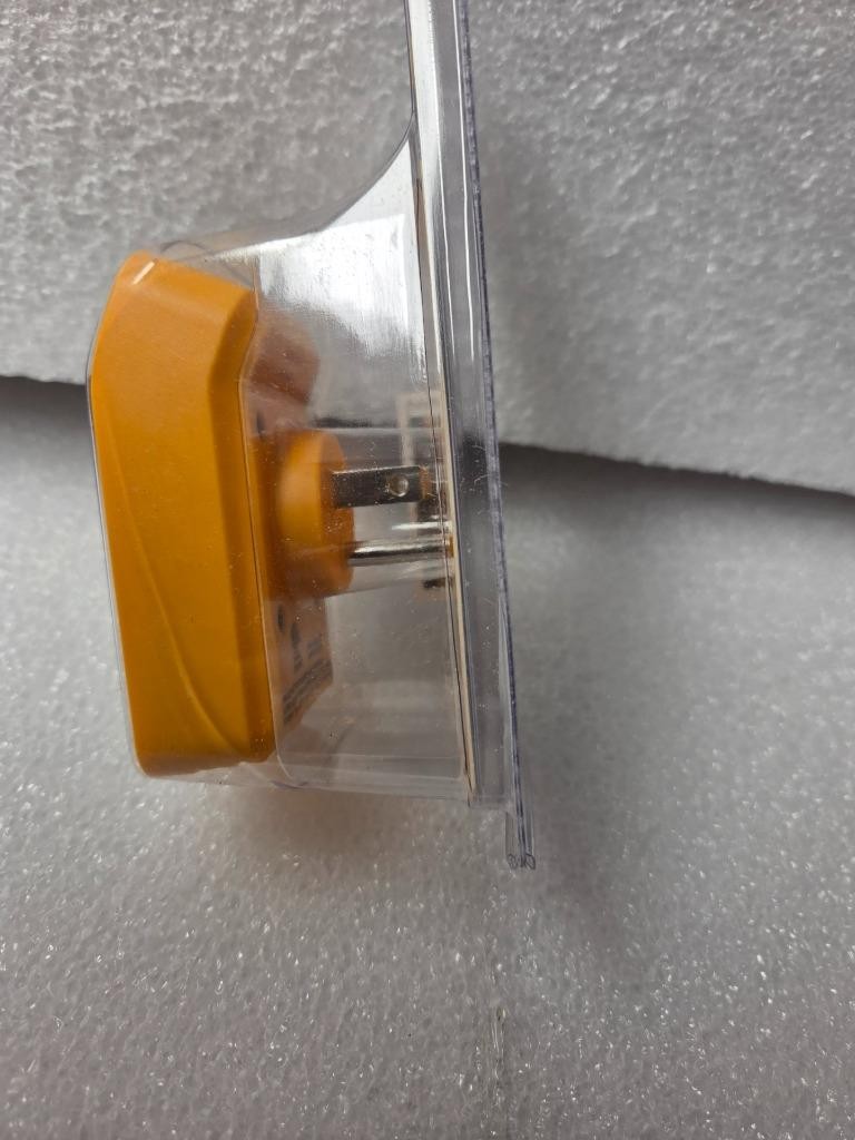 FLUKE ST120 GFCI SOCKET TESTER WITHOUT BEEPER