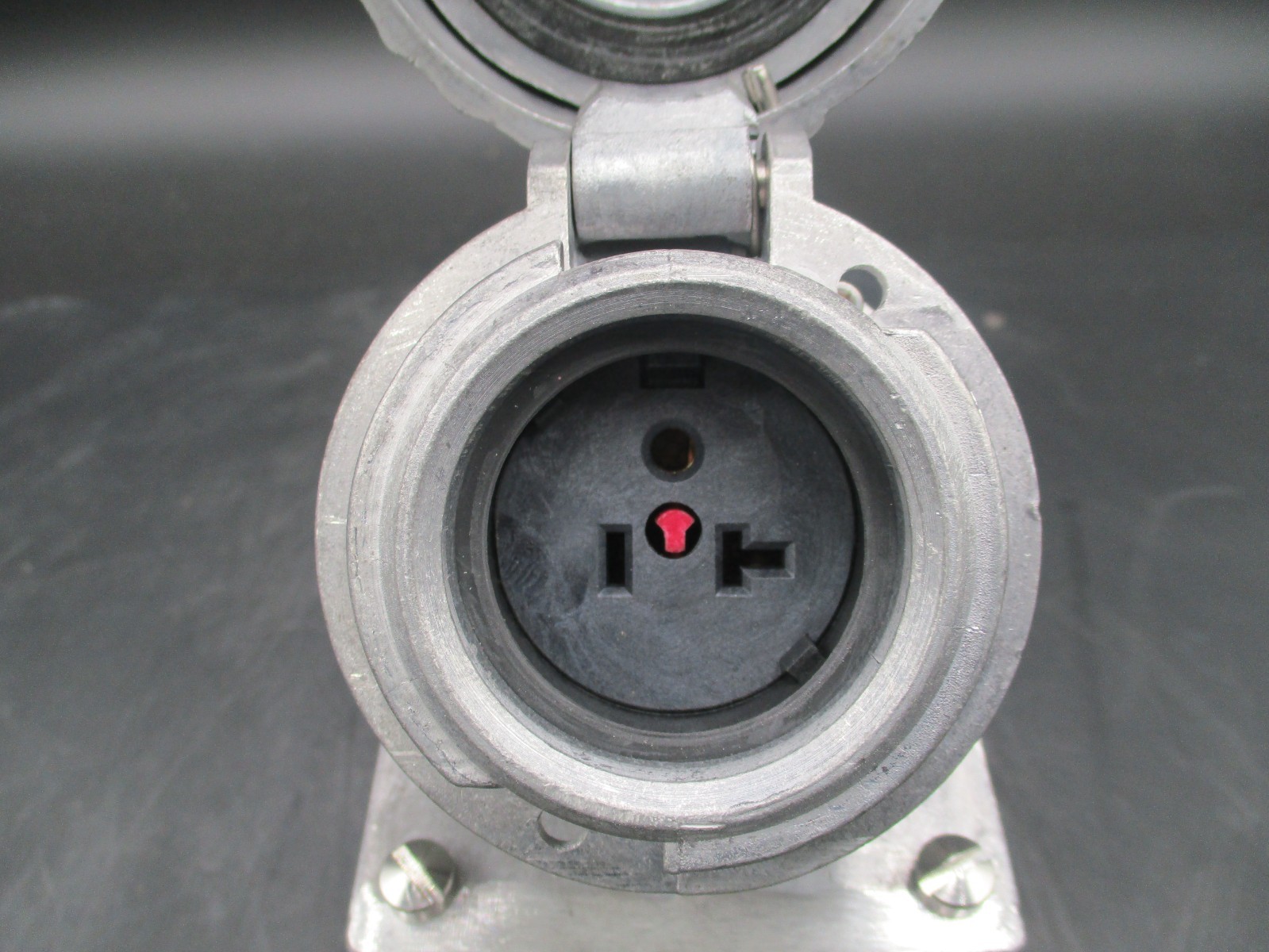 CROUSE HINDS ENRC21201-M4 20A EXPLOSION PROOF RECEPTACLE 125V *SAME DAY SHIP