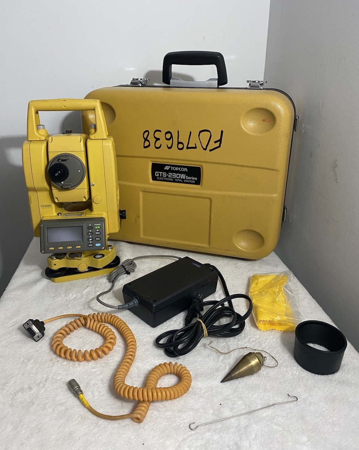 TOPCON GTS-233W ( GTS-230W Series) 3” Electronic Total Station W/ Case & Charger