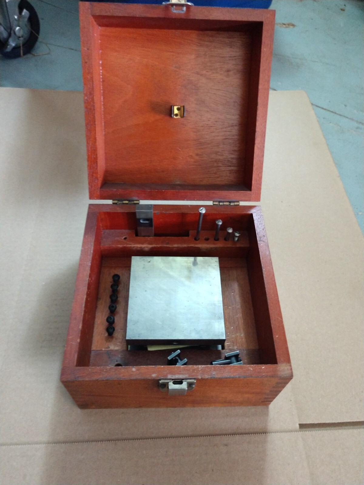 Hermann Schmidt 4″ x 4″ Sine Plate with wooden case & acc