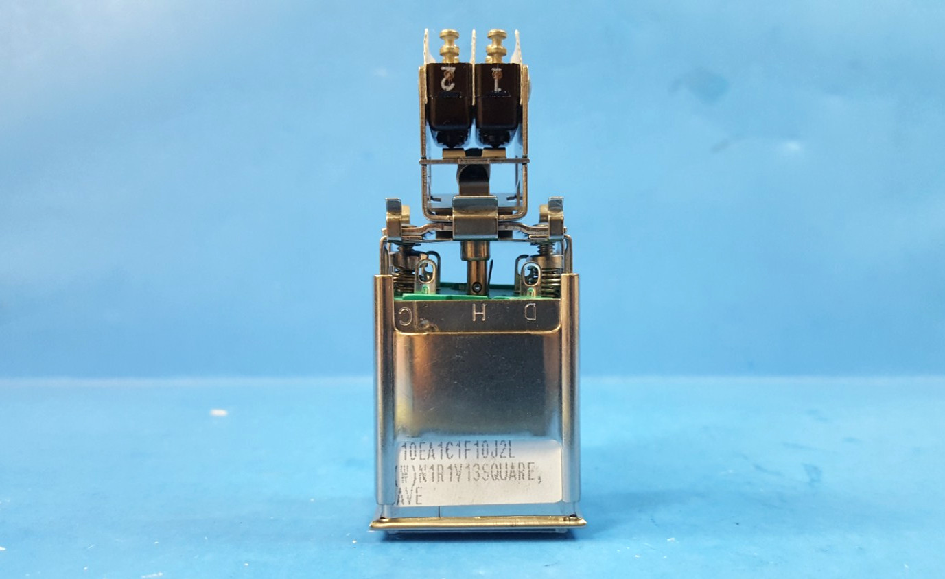 ONE PC- Indicating Switch, EATON, DPDT, 10EA1C1F10J2L(W)N1R1V13Square, Wave